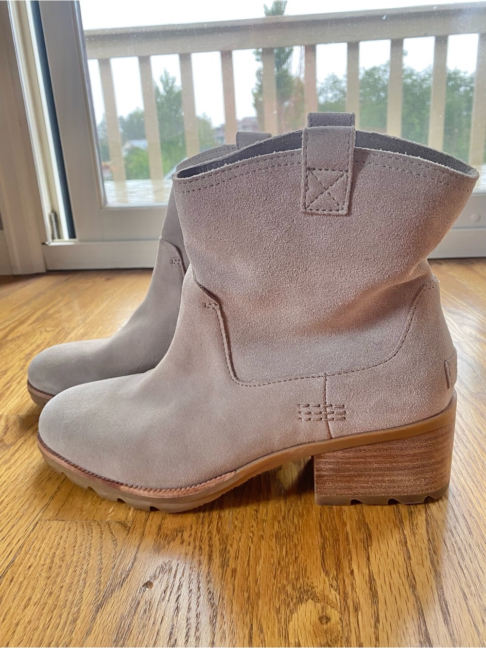 Sorel Suede Ankle Boots | Light Taupe | size 9.5